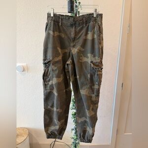 American Eagle Outfitters Camouflage Jogger Pants
